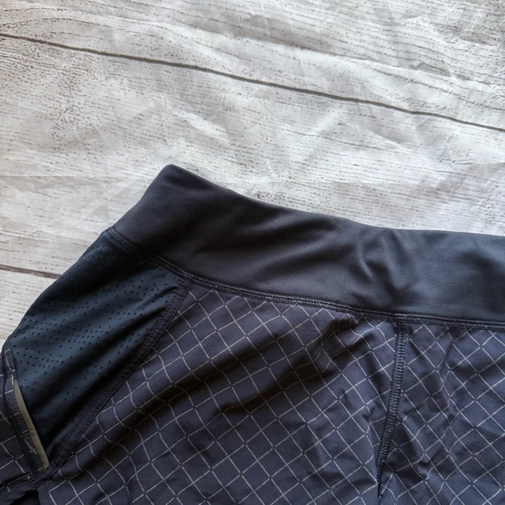 Athleta Size Small Navy Blue Diamond Track This Run Shorts Reflective - Picture 3 of 13